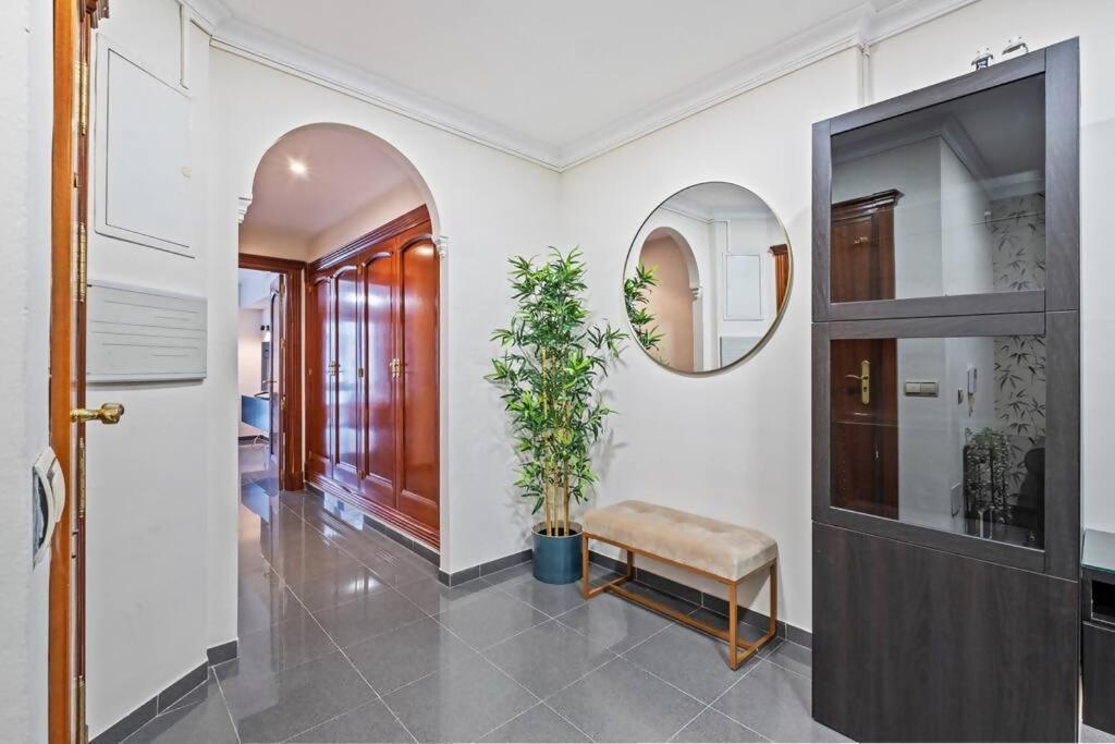 Piso En Atarazanas Apartment Malaga Bagian luar foto