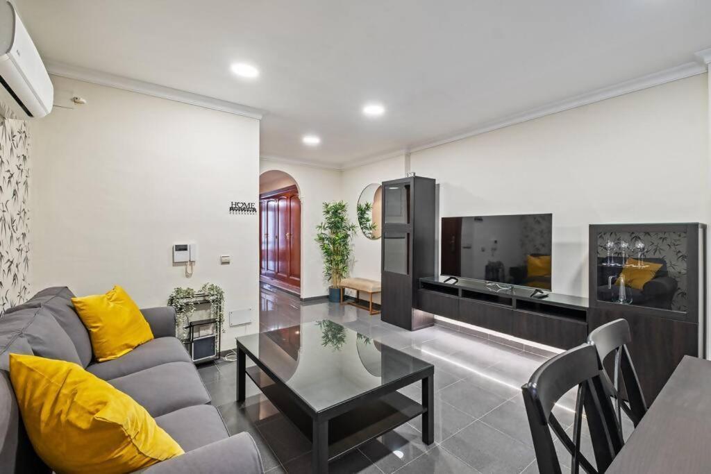 Piso En Atarazanas Apartment Malaga Bagian luar foto