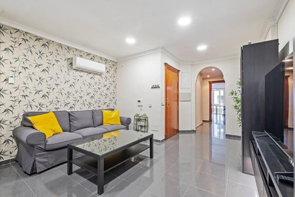 Piso En Atarazanas Apartment Malaga Bagian luar foto