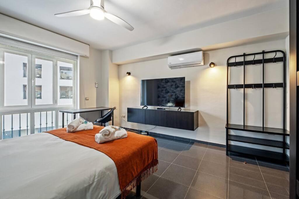Piso En Atarazanas Apartment Malaga Bagian luar foto